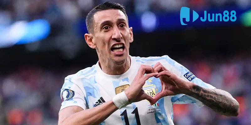 Di Maria vẫn tỏ ra vô cùng hiệu quả trong màu áo của bà đầm già